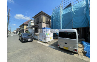【外観】【現地全景】基礎がおわり、建物の骨組みとなる柱や梁ができて行きます。その後はいよいよ内装工事です！
