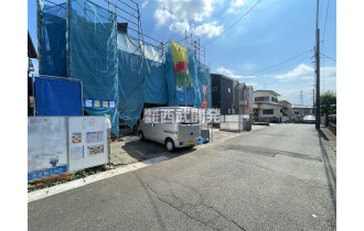 【外観】【現地全景】足場が取れるのが楽しみな時期です！今なら普段は見る事の出来ない建物内部の構造が見られます。