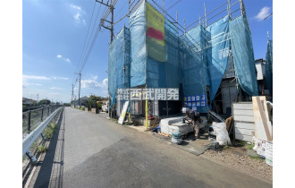 【外観】【現地全景】今しか見れない構造部分！地震にも耐えられるように一生懸命建築中です。