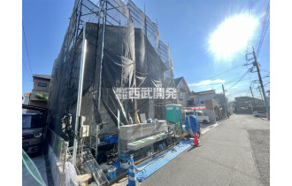 【外観】【現地全景】今しか見れない構造部分！地震にも耐えられるように一生懸命建築中です。