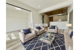 【居間】【配置してある家具や小物はCGによるイメージです。】