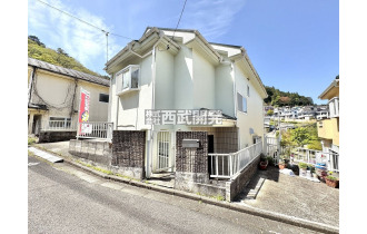 【外観】一部リフォーム済みの中古戸建。