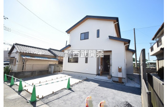 【外観】南側隣家が平家建のため陽当たり良好です。