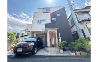 【外観】シックなツートンカラーの色合いでまとめられた外観です。
