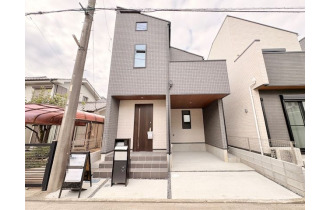 【外観】【Appearance】時の経過があっても変わらない居住性の高さと、住むごとに親しみ深くなるデザイン。「共に」毎日を過ごす大切な時間は『お住まい』も同じです。そんな空間をご自身でご確認ください。