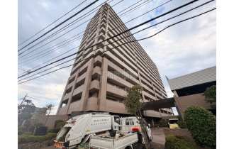 【外観】【Appearance】
時の経過があっても変わらない居住性の高さと、住むごとに親しみ深くなるデザイン。「共に」毎日を過ごす大切な時間は『お住まい』も同じです。そんな空間をご自身でご確認ください。